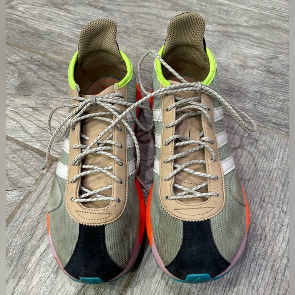 LAST CHANCE Adidas Tokio Solar Hu - Picture 2 of 7